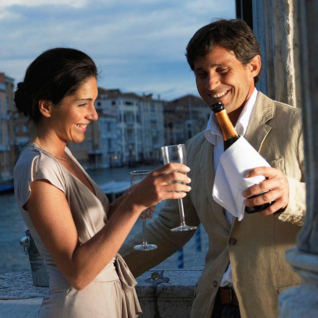banner-platinum-640x640 pareja bebiendo champagne