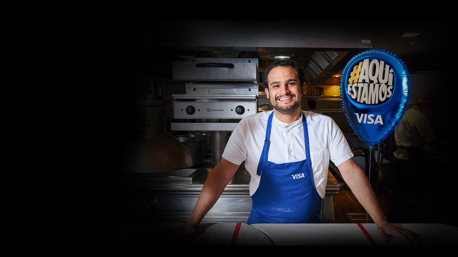 Chef sonriente de Astrid & Gastón