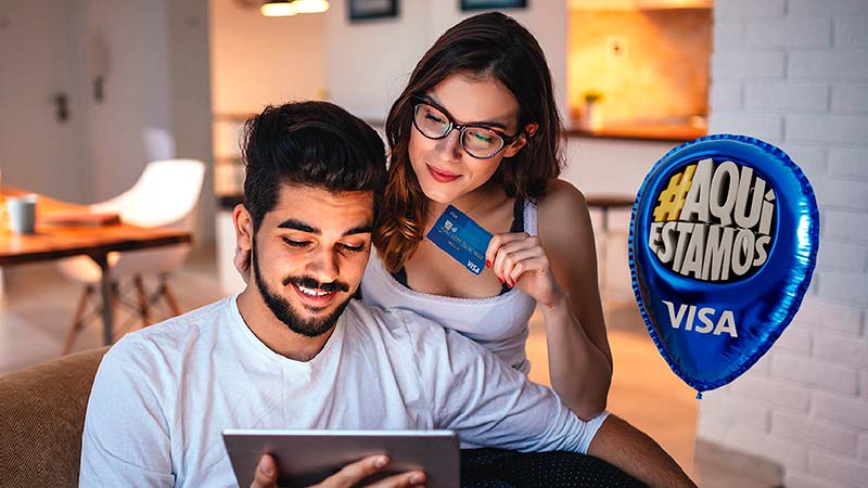 800x450-Home Pareja mirando tablet